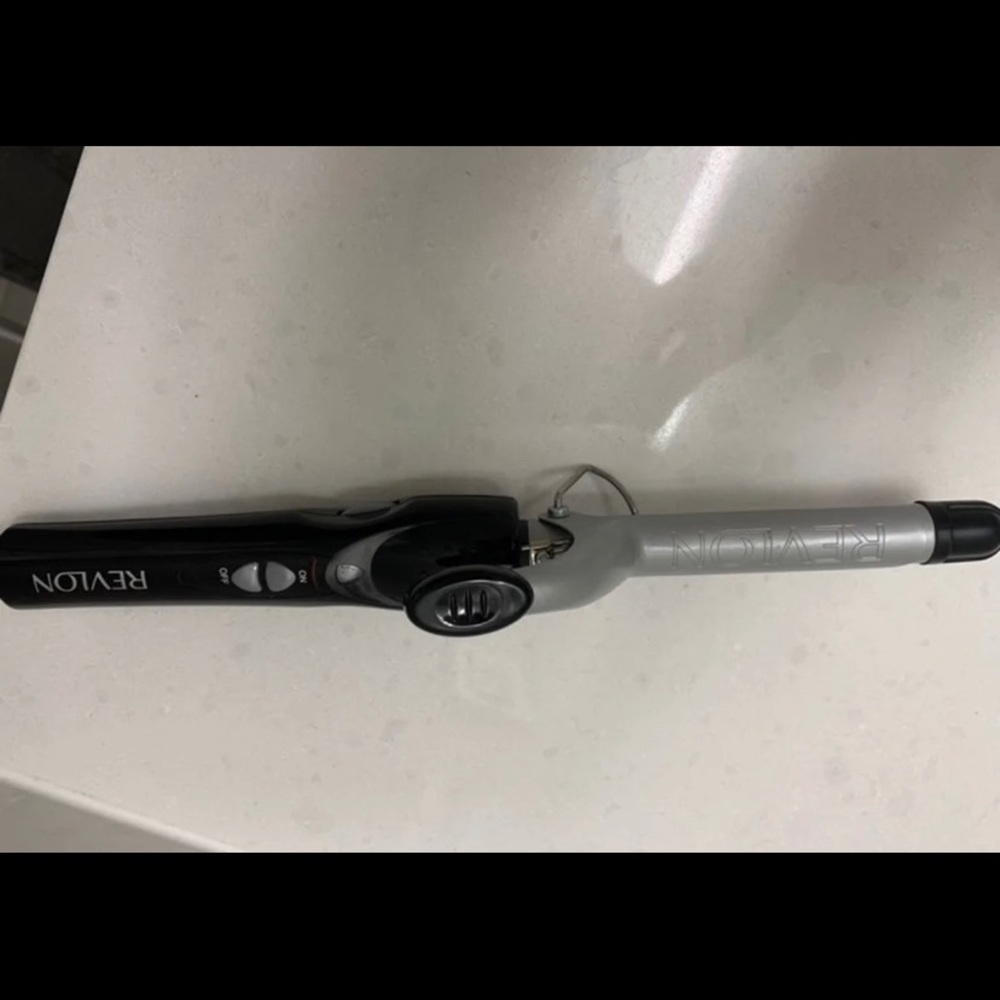 Revlon 3/4” barrel curling iron